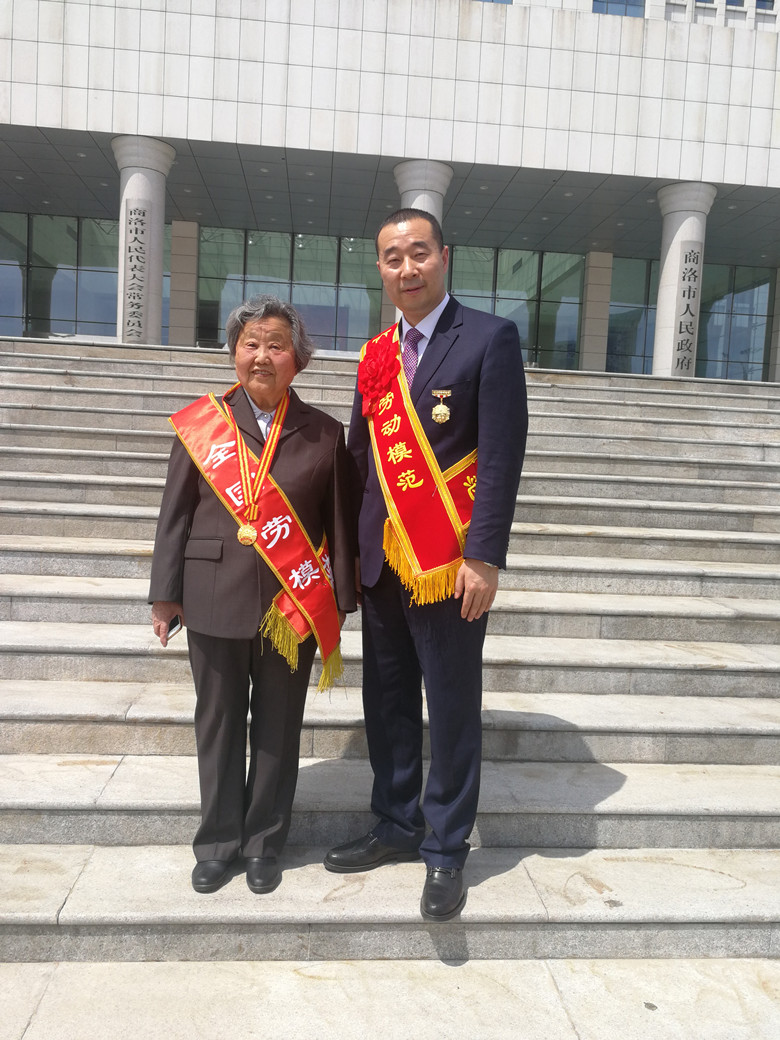 東正公司董事長任戰(zhàn)洲同志獲“商洛市勞動模范”光榮稱號